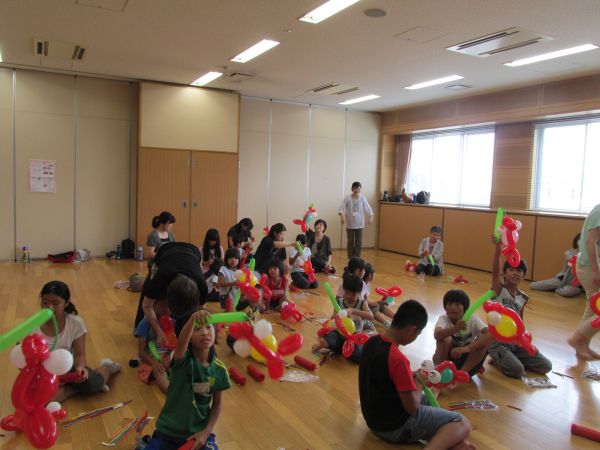 Happy Balloon Project 地域子ども交流事業「バルーンアートにトライ!」