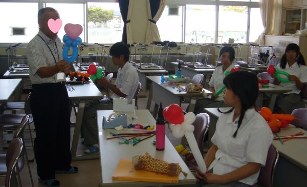 Happy Balloon Project 富島高等学校家庭科クラブバルーン教室