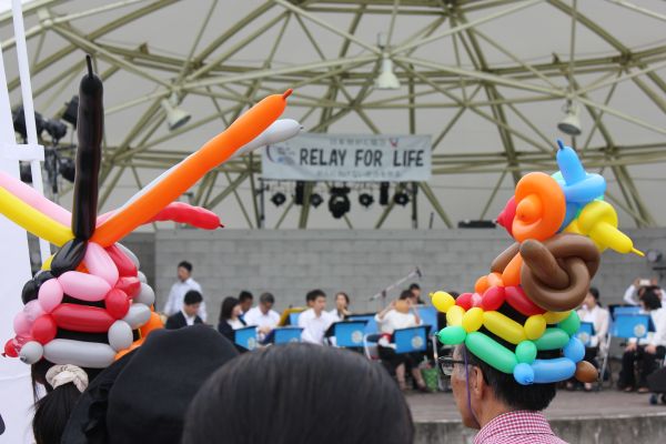 Happy Balloon Project チャリティーイベントでのバルーン配布ボランティア