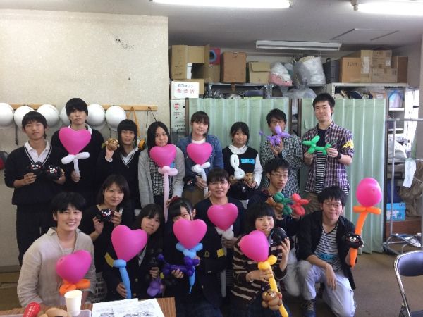 Happy Balloon Project 学生ボランティアのバルーン教室