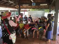 クラウンチョクのバルーンで遊ぼうinカンボジア孤児院スナーダイクマエ