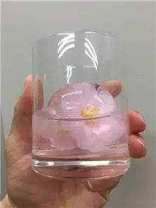 グラスに氷