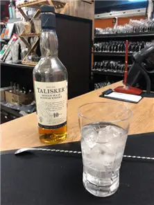 ウイスキーとグラス
