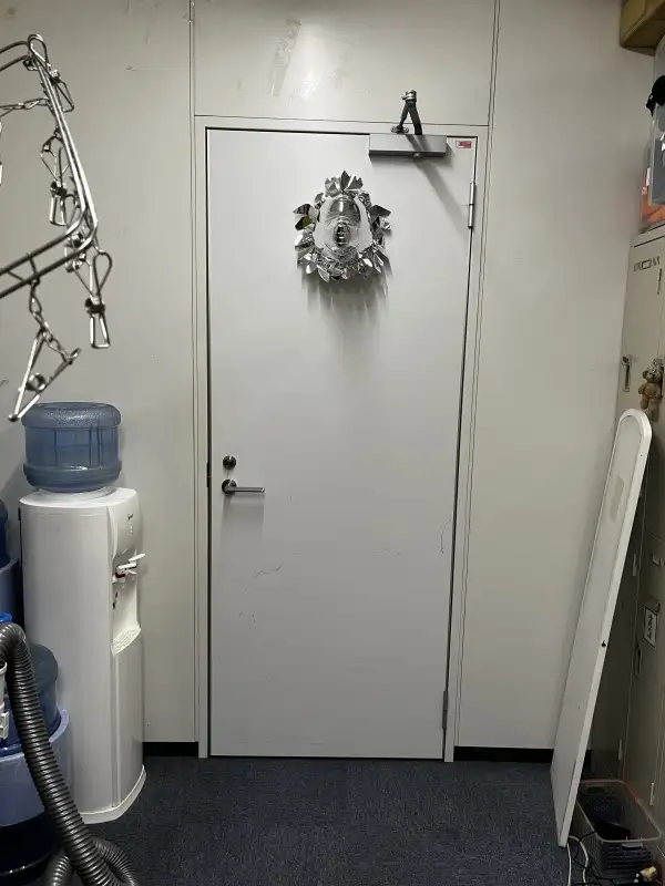とびら正面