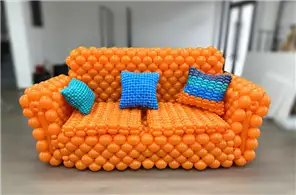 ルーンさん作品オレンジソファ