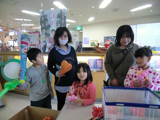 Happy Balloon Project 福島県新地町 図書館祭りバルーンワークショップ