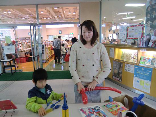 Happy Balloon Project 福島県新地町 図書館祭りバルーンワークショップ