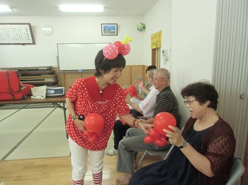 Happy Balloon Project 介護予防教室『バルーンアートに挑戦』