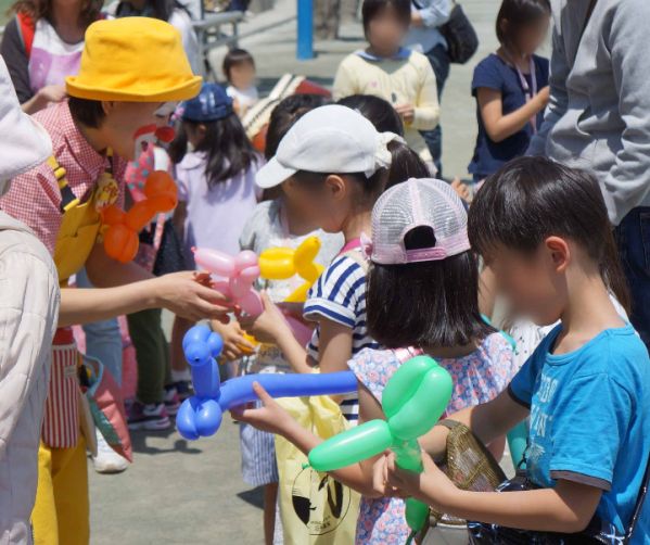 Happy Balloon Project 馬込小学校同窓会くすのき祭り「つくってみよう!バルーンアート!」