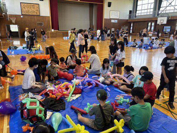 Happy Balloon Project 篠木小学校フリーマーケットでのバルーン体験