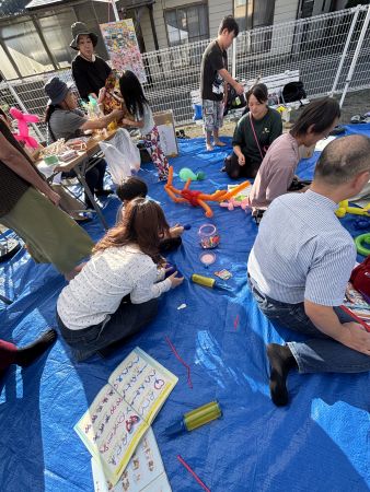 Happy Balloon Project (盛岡市三ツ割)鉢の皮50周年記念イベントでの子供達向けバルーン体験