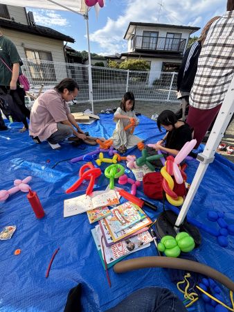 Happy Balloon Project (盛岡市三ツ割)鉢の皮50周年記念イベントでの子供達向けバルーン体験