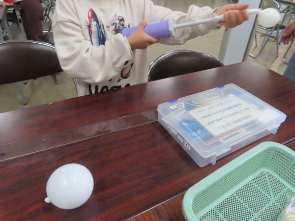 Happy Balloon Project バルーンアートで雪だるまを作ろう