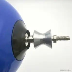 ボールベアリングは軸の内部と両端に1ず個つ