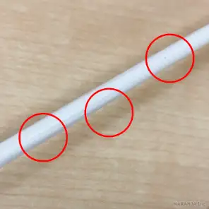 スティックに黒い点がある場合があります