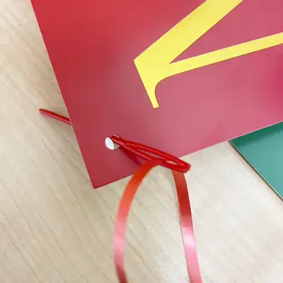 糸通しとリボン付き