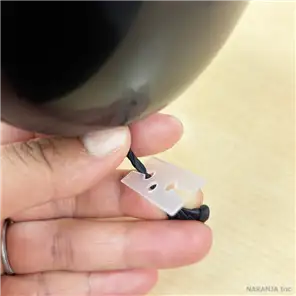 片方にひっかける