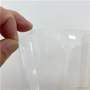 保護シートを剥がす