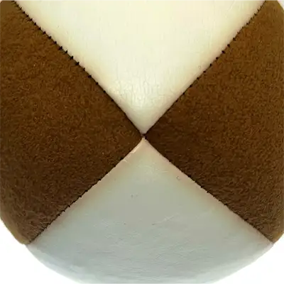 白いレザー部分にスエード部分の色が移っています。