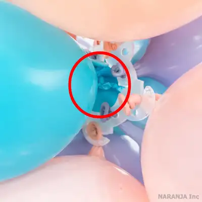 中央にラウンドの口巻同士を結ぶ