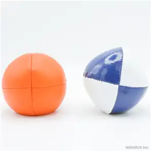 左は8面体のGボールズ、右は4面体のビーンバッグ